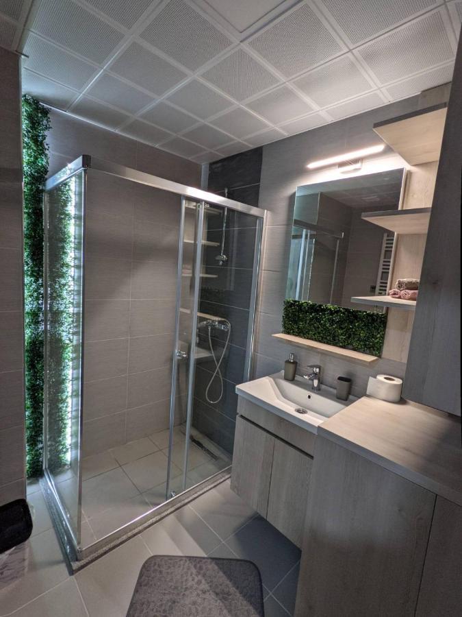 Sky Side Luxury Condo Скопье Экстерьер фото